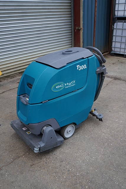 Tennant T300e Floor Cleaner Scrubber 15566 
